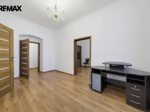 Prodej bytu 4+1, Karlovy Vary, Raisova, 80 m2