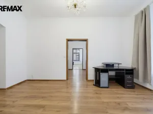 Prodej bytu 4+1, Karlovy Vary, Raisova, 80 m2
