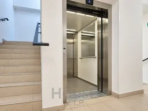 Prodej bytu 1+kk, Praha - Letňany, Škrábkových, 42 m2