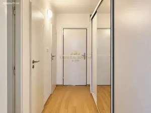 Prodej bytu 2+kk, Praha, Doležalova, 41 m2