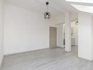 Pronájem bytu 1+kk, Praha - Vršovice, Košická, 35 m2