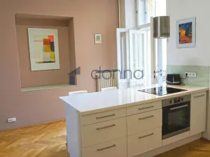 Pronájem bytu 2+1, Praha, Janáčkovo nábřeží, 107 m2
