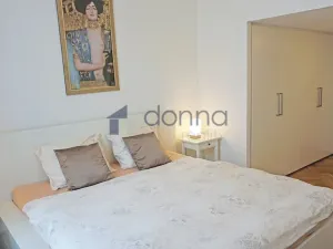 Pronájem bytu 2+1, Praha, Janáčkovo nábřeží, 107 m2