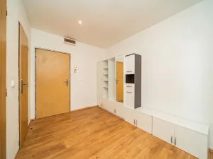 Prodej bytu 2+1, Milovice - Mladá, Průběžná, 65 m2