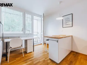 Pronájem bytu 1+kk, Praha - Hostivař, Strašnická, 35 m2