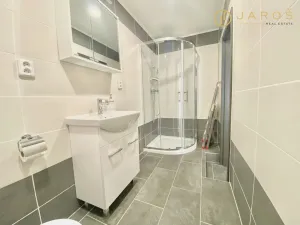 Pronájem bytu 1+1, Kadaň, Na Podlesí, 37 m2