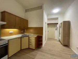 Pronájem bytu 1+1, Praha - Žižkov, Husitská, 34 m2