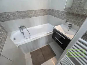 Pronájem bytu 2+kk, Praha, Oblouková, 50 m2