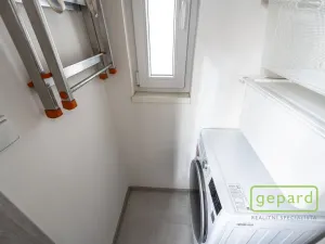 Pronájem bytu 2+kk, Praha, Oblouková, 50 m2