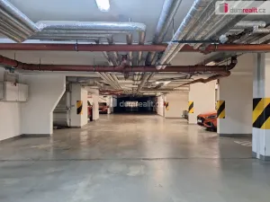 Pronájem garáže, Praha - Strašnice, Názovská, 12 m2