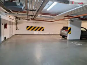 Pronájem garáže, Praha - Strašnice, Názovská, 12 m2