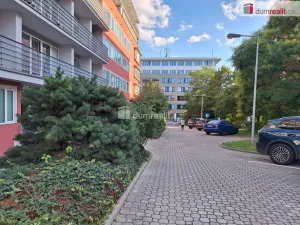Pronájem garáže, Praha - Strašnice, Názovská, 12 m2