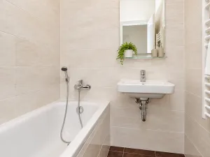 Prodej bytu 1+1, Praha - Smíchov, Plzeňská, 70 m2