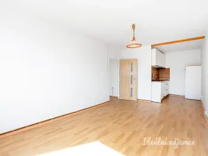 Pronájem bytu 2+kk, Praha, Ohradní, 42 m2