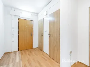 Pronájem bytu 2+kk, Praha, Ohradní, 42 m2