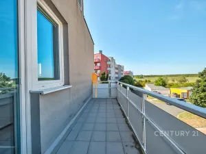Pronájem bytu 1+kk, Praha - Kyje, Sicherova, 33 m2
