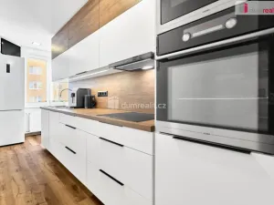 Prodej bytu 3+1, Karlovy Vary - Bohatice, Ostrovská, 76 m2