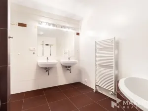 Pronájem bytu 3+kk, Praha - Smíchov, U Dívčích hradů, 100 m2