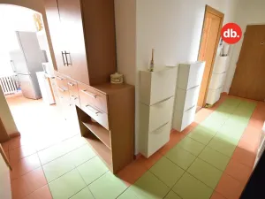Pronájem bytu 3+1, Karlovy Vary, Majakovského, 74 m2