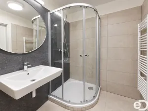 Pronájem bytu 1+kk, Praha, Choceradská, 41 m2
