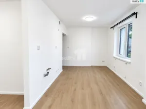 Prodej bytu 1+kk, Praha - Hrdlořezy, Českobrodská, 24 m2