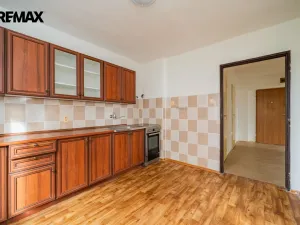 Prodej bytu 3+1, Odolena Voda - Dolínek, Náměstí Vítězslava Hálka, 77 m2