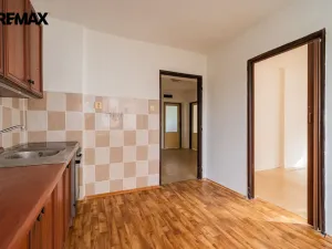 Prodej bytu 3+1, Odolena Voda - Dolínek, Náměstí Vítězslava Hálka, 77 m2