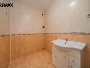 Prodej bytu 3+1, Odolena Voda - Dolínek, Náměstí Vítězslava Hálka, 77 m2