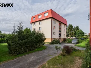 Prodej bytu 3+1, Odolena Voda - Dolínek, Náměstí Vítězslava Hálka, 77 m2