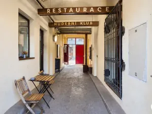 Pronájem restaurace, Praha, Nad Kolčavkou, 402 m2