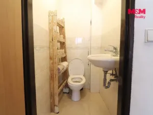 Pronájem obchodního prostoru, Karlovy Vary, Varšavská, 65 m2