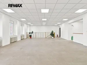 Pronájem obchodního prostoru, Přeštice, Masarykovo nám., 171 m2