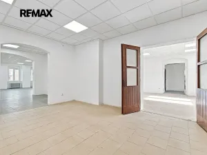 Pronájem obchodního prostoru, Přeštice, Masarykovo nám., 171 m2