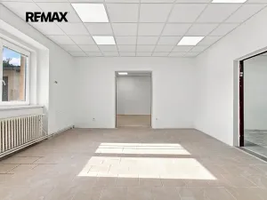 Pronájem obchodního prostoru, Přeštice, Masarykovo nám., 171 m2