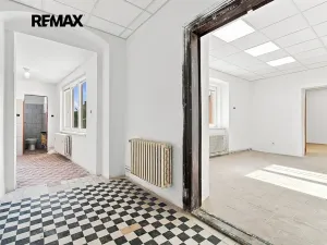 Pronájem obchodního prostoru, Přeštice, Masarykovo nám., 171 m2