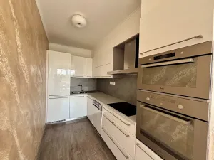 Prodej bytu 2+kk, Praha - Hostavice, U Hostavického potoka, 50 m2