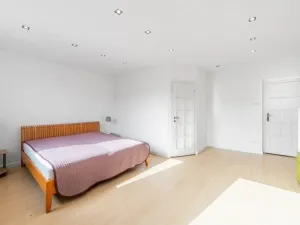 Pronájem rodinného domu, Praha - Kobylisy, Sedlecká, 200 m2
