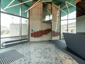 Pronájem garážového stání, Praha - Radlice, U Komína, 15 m2