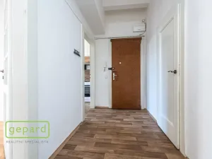 Pronájem bytu 2+kk, Praha, Osadní, 46 m2