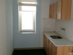 Pronájem kanceláře, Brno - Zábrdovice, 630 m2