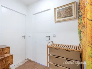 Pronájem bytu 2+kk, Praha, Ciolkovského, 42 m2