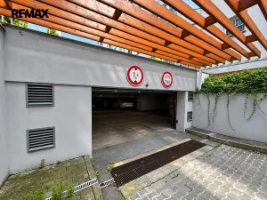 Prodej garážového stání, Praha - Libuš, V rohu, 12 m2