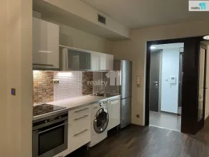 Pronájem bytu 2+kk, Praha - Kobylisy, Služská, 46 m2