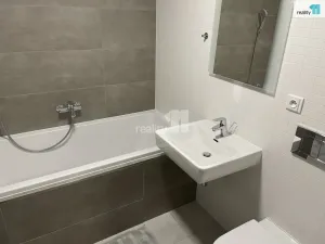 Pronájem bytu 2+kk, Praha - Kobylisy, Služská, 46 m2