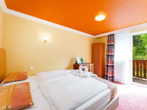 Prodej ubytování, Jáchymov, Fibichova, 578 m2