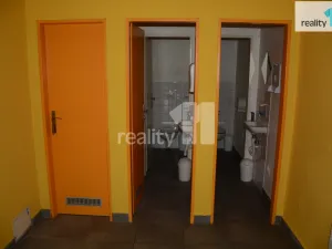 Pronájem komerční nemovitosti, Karlovy Vary - Dvory, Chebská, 34 m2