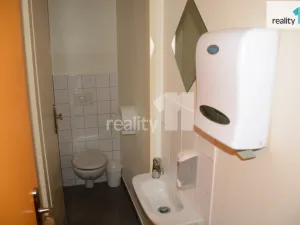 Pronájem komerční nemovitosti, Karlovy Vary - Dvory, Chebská, 34 m2