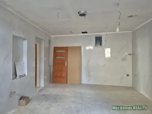 Pronájem obchodního prostoru, Žatec, Husitské náměstí, 300 m2