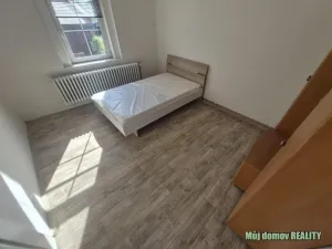 Pronájem obchodního prostoru, Žatec, Husitské náměstí, 300 m2