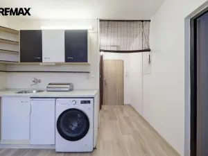 Prodej bytu 1+1, Karlovy Vary - Dvory, Chebská, 33 m2